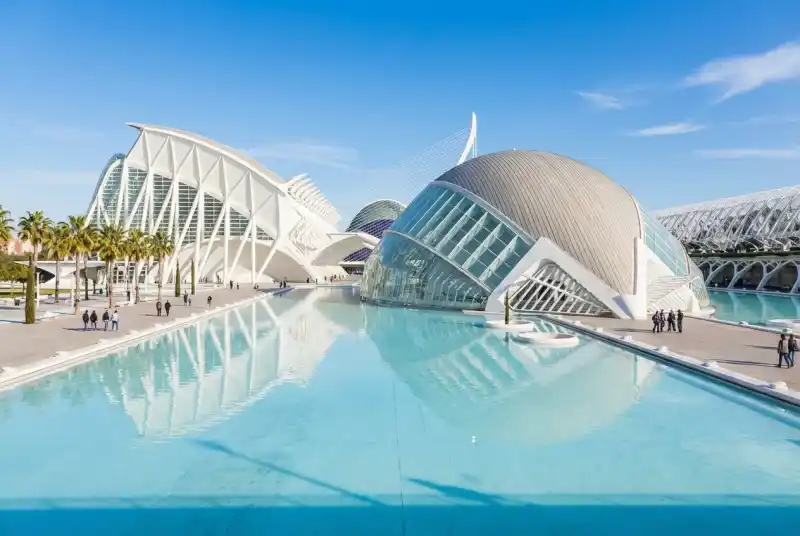 스페인 발렌시아 예술과학도시 현대 건축물 전경